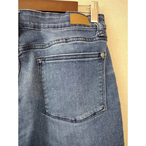 Judy Blue Jeans Women's 11/30 Bleach Splattered Mineral Wash Relaxed Fit Denim - Picture 13 of 14